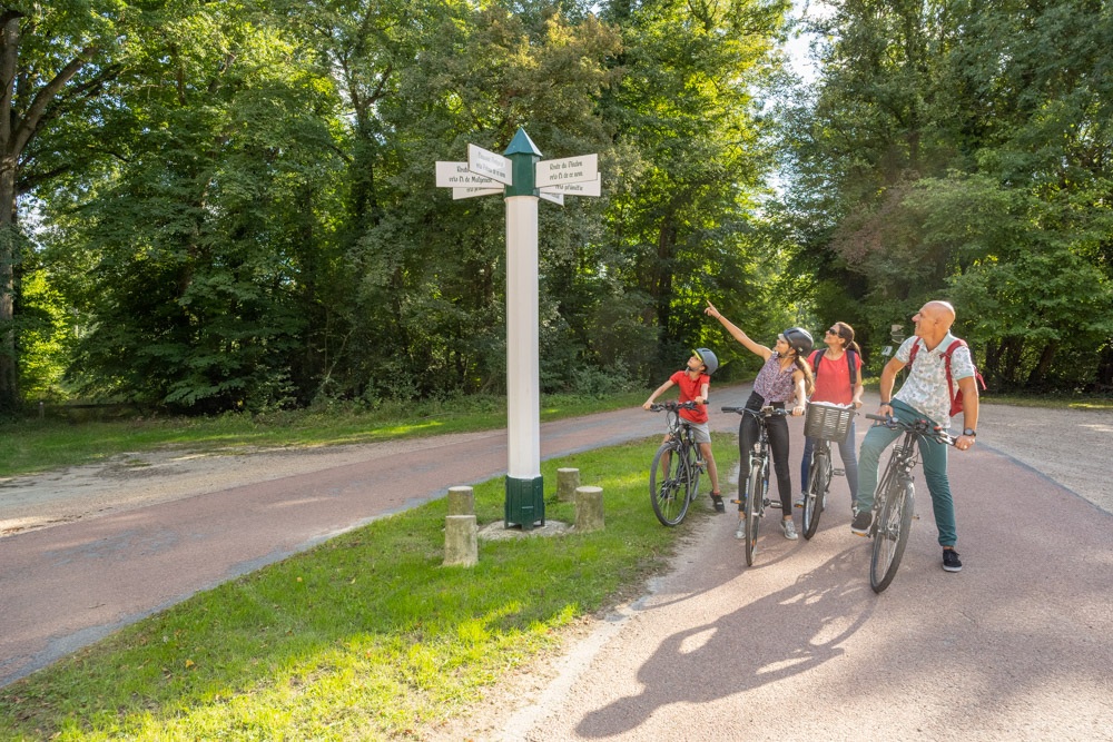 famille cyclistes Aisne panneau