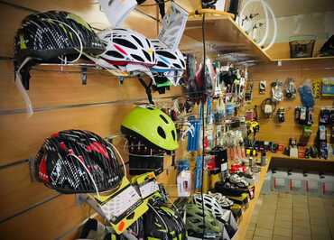 Cycles et Pêche : vente, réparation de vélos et transport de bagages