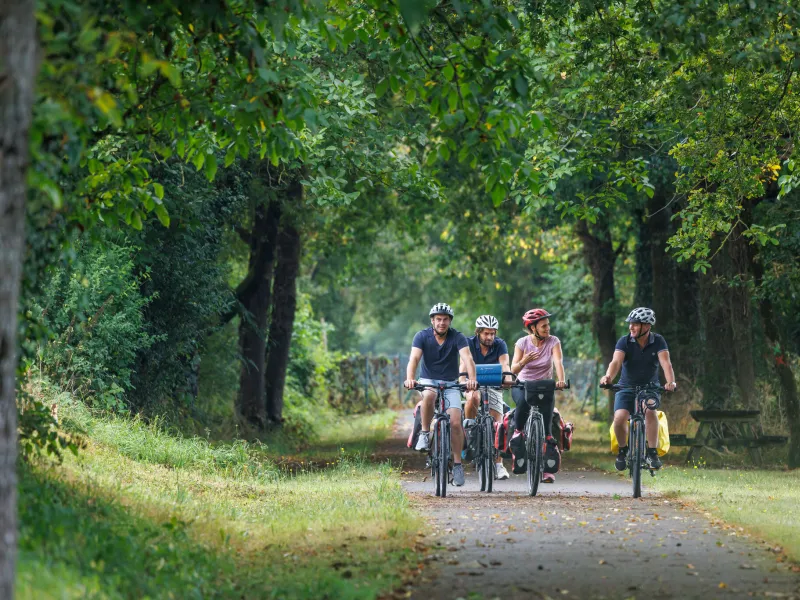 Cyclistes voie verte Saint Germain de Montbron Scandibérique