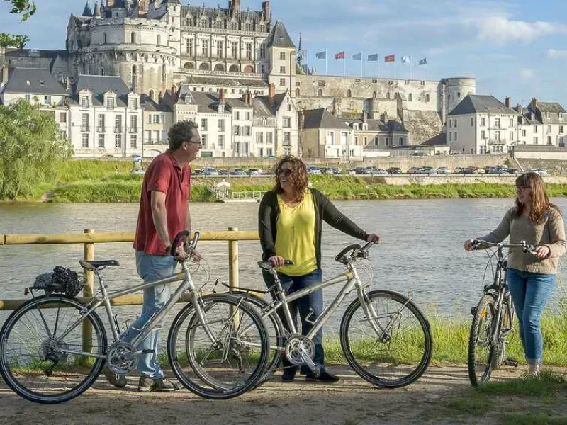 3 cyclistes à Amboise