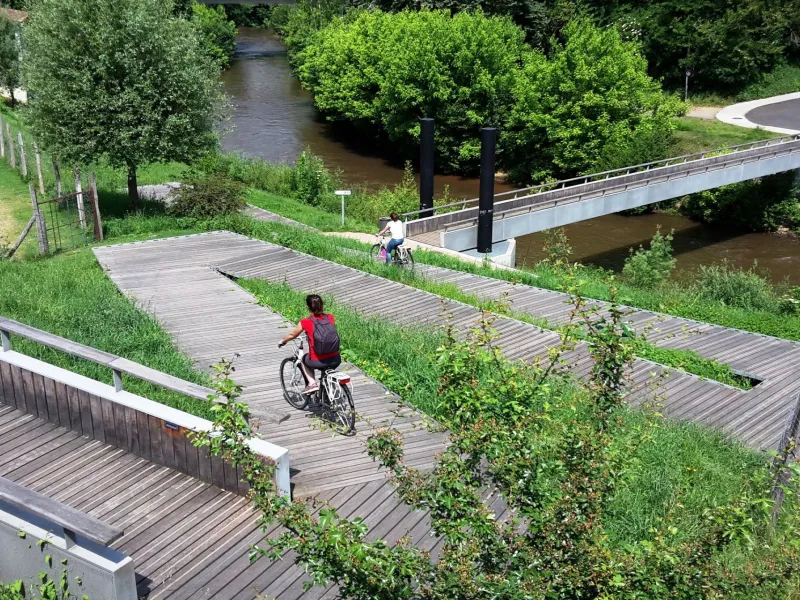 Descente sur la rive de la Midouze à Mont de Marsan
