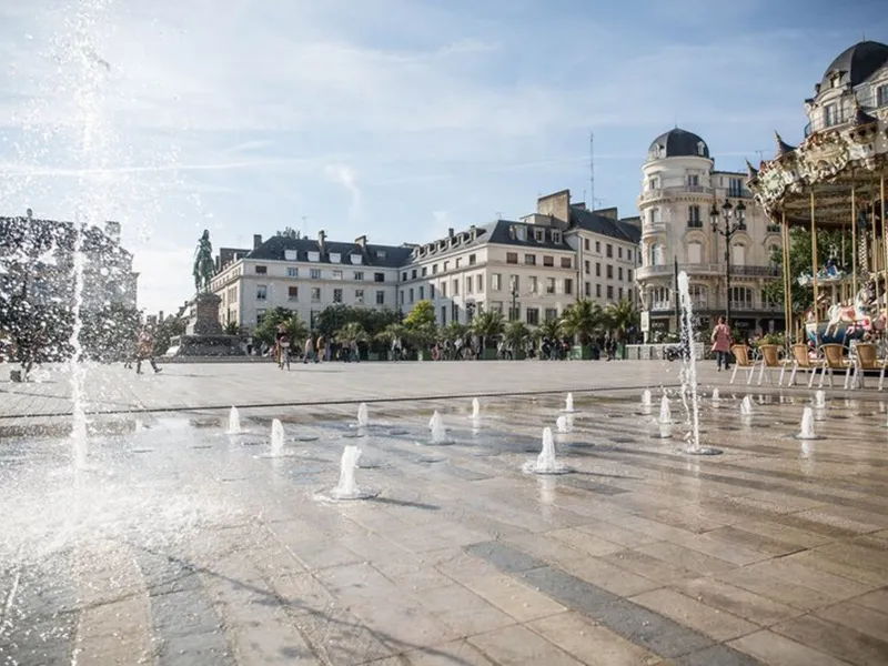 La place du Martroi à Orléans