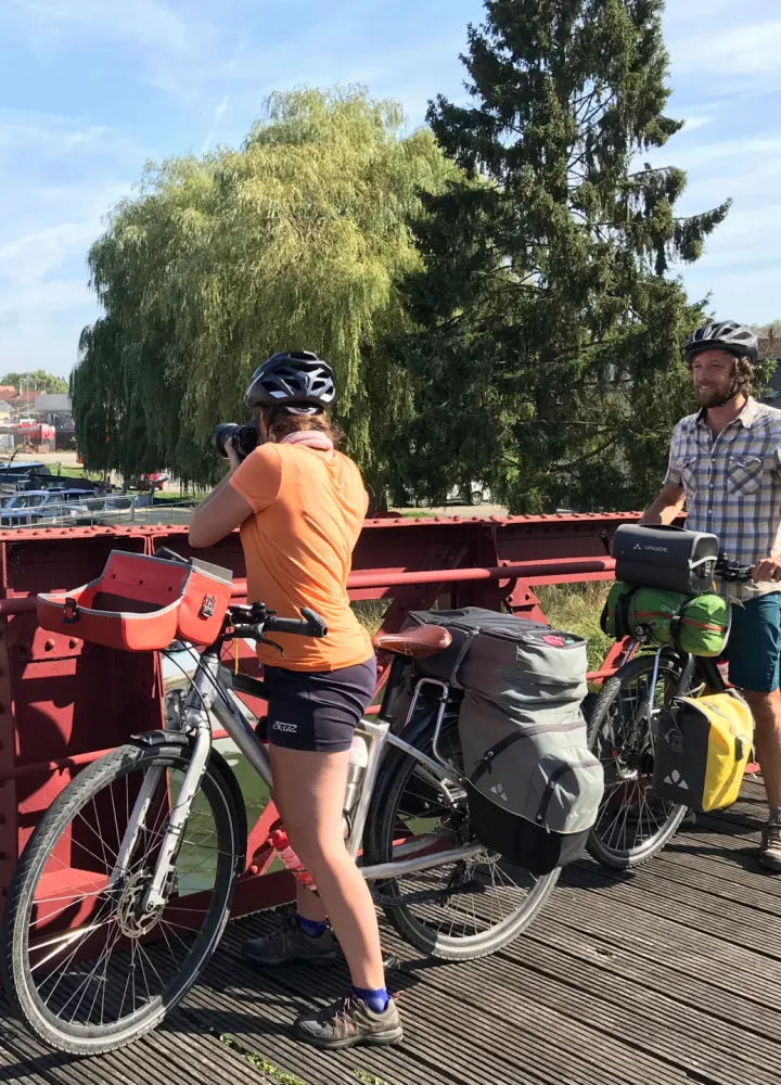Cyclo-randonneurs sur le port de Mont-l'Evêque