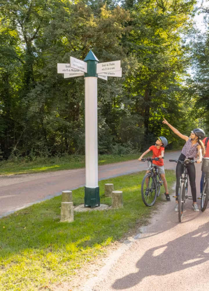 famille cycliste panneau directionnel Aisne