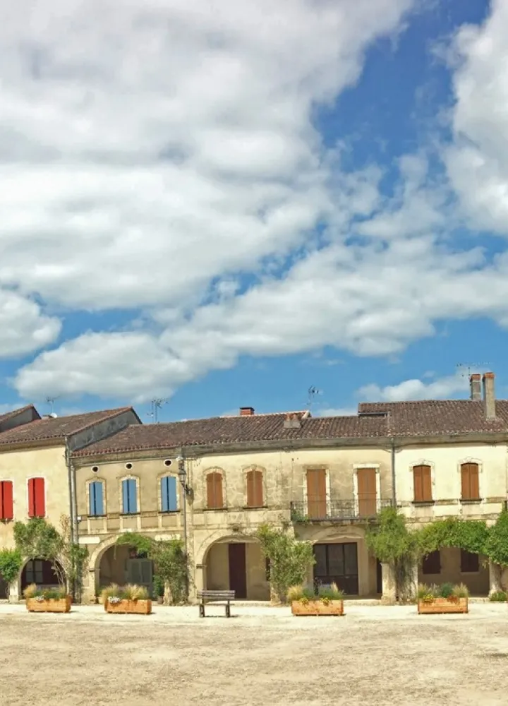 Vue de la place royale de Labastide d'Armagnac