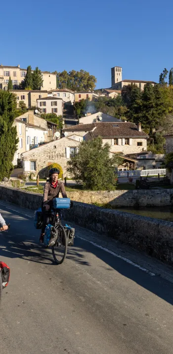Deux cyclistes à Poudenas