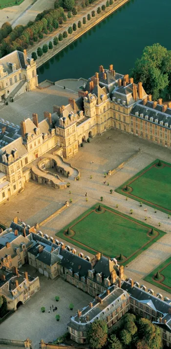 Vue aérienne du château de Fontainebleau
