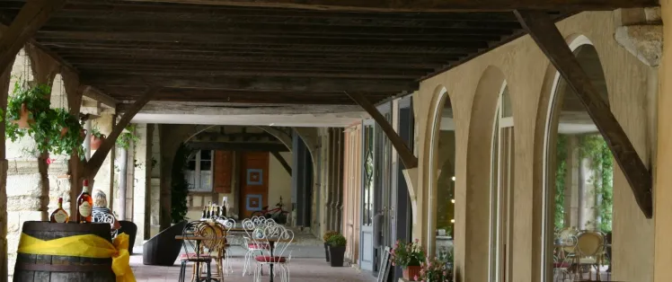 Arcades de la place royale de Labastide d'Armagnac