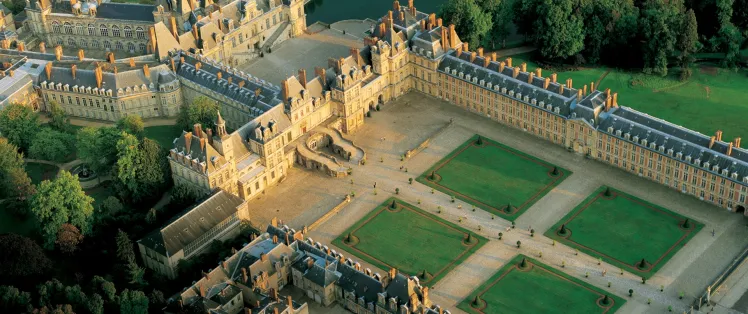 Vue aérienne du château de Fontainebleau