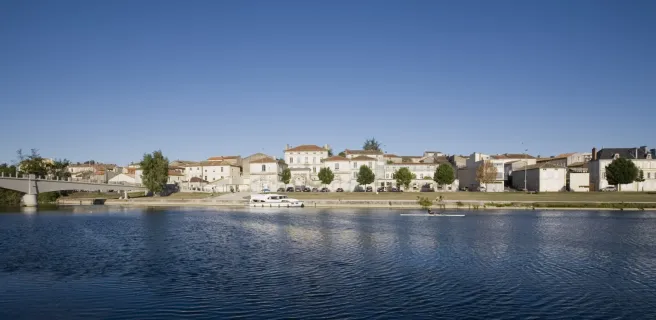 skiff sur la Charente à Angoulême