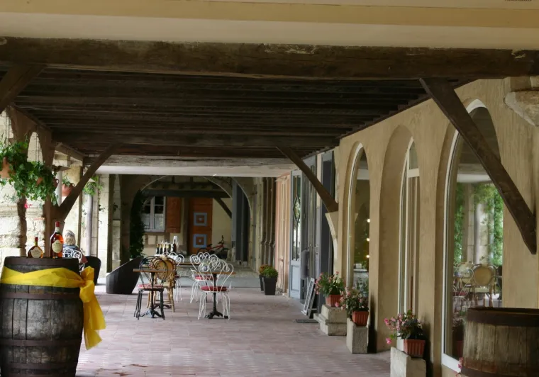 Arcades de la place royale de Labastide d'Armagnac