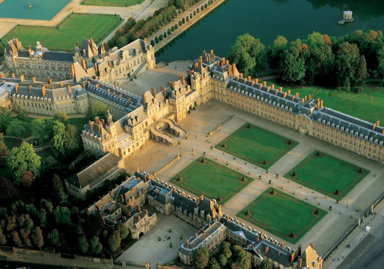 Vue aérienne du château de Fontainebleau