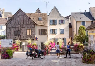 Cyclistes Scandibérique village Montargis