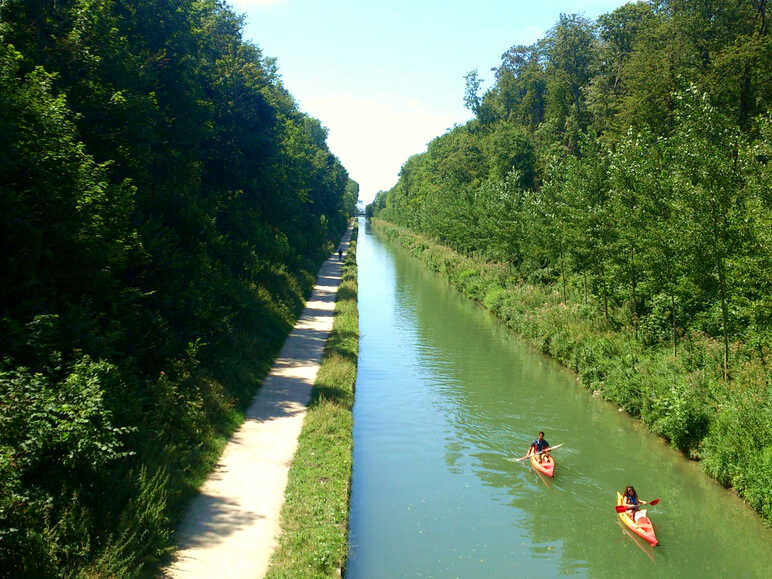 Le canal de l’Ourcq relie Mareuil-sur-Ourcq à Paris